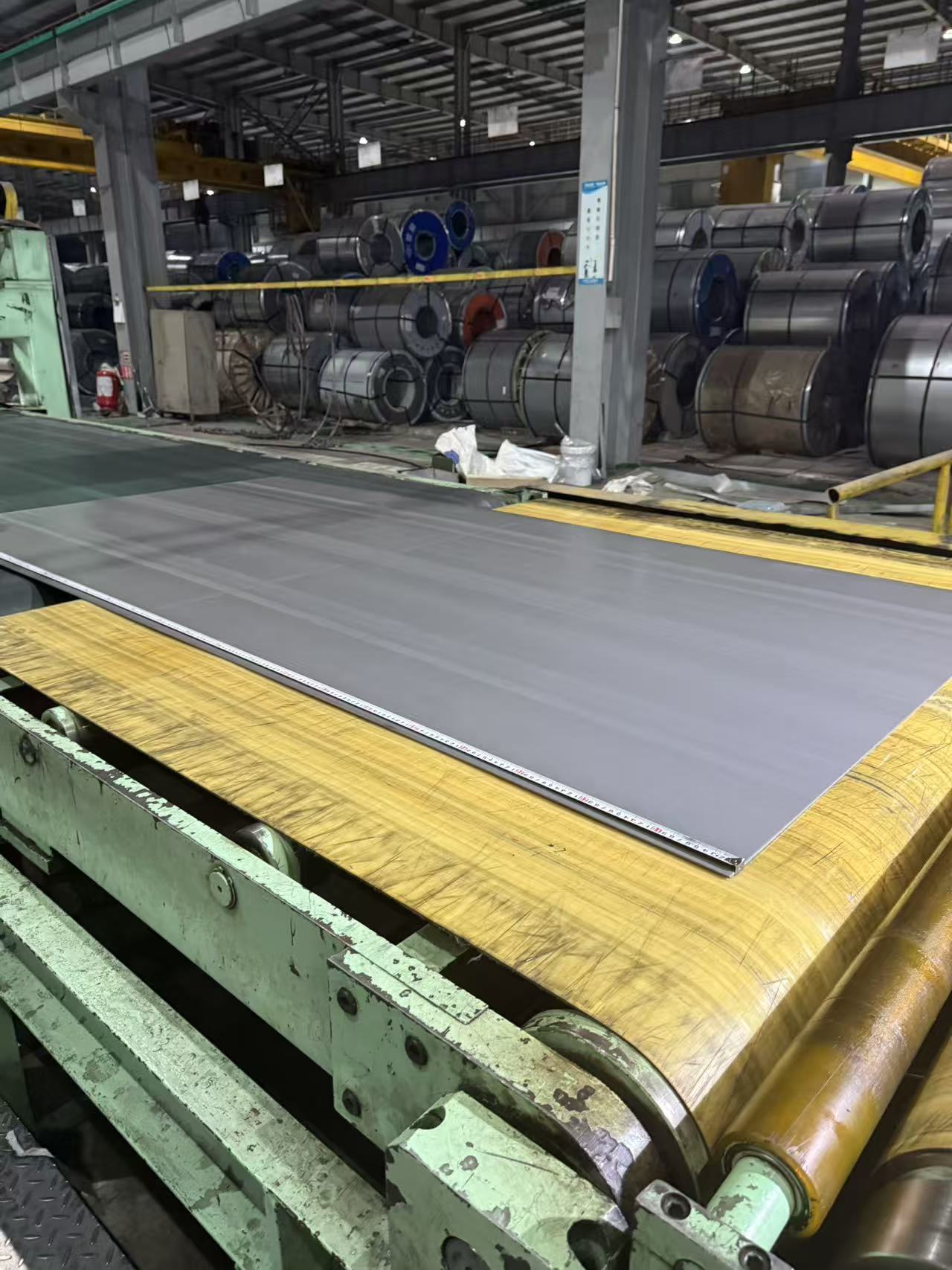 酸洗鋼板加工現(xiàn)場