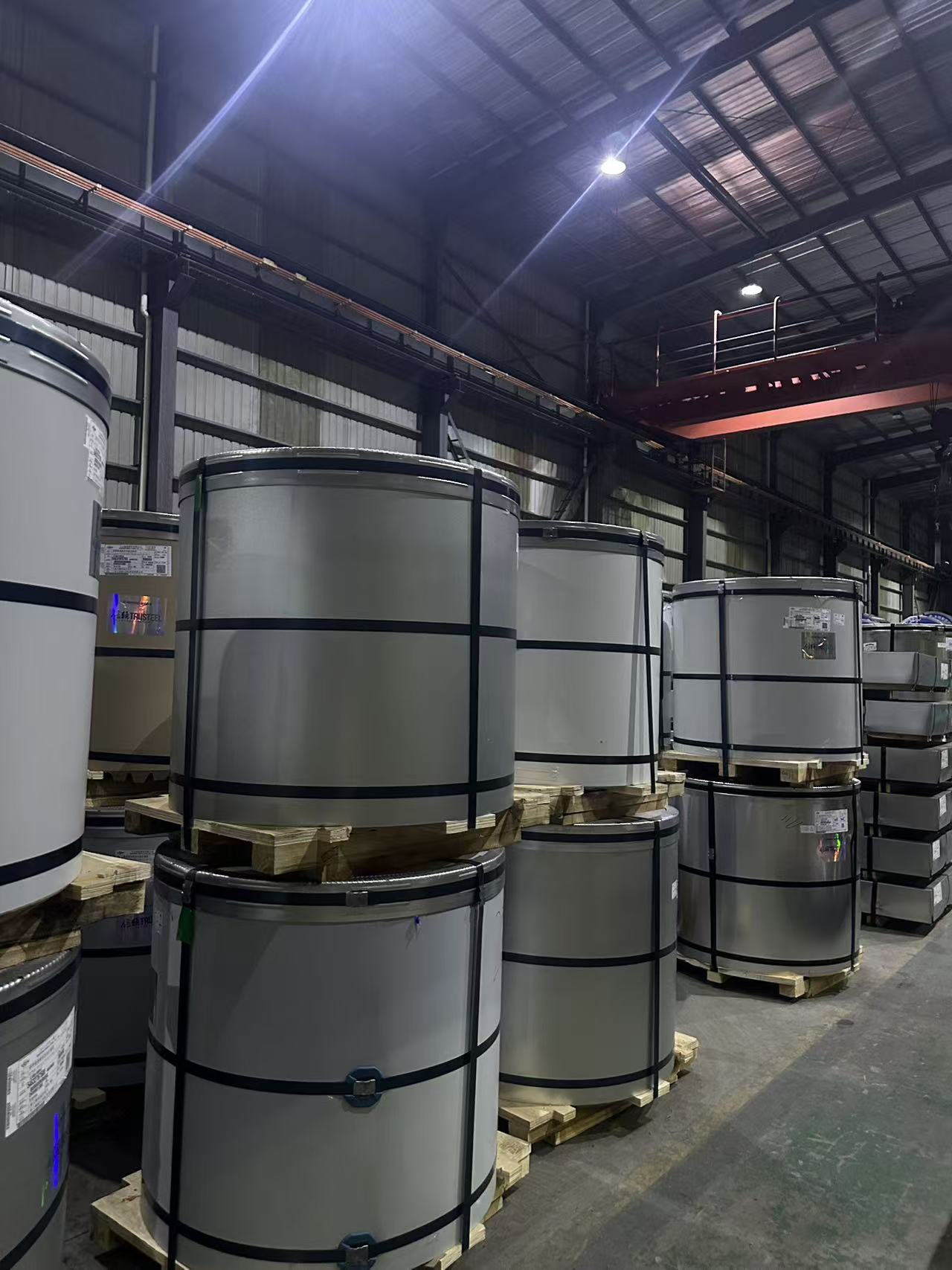 專注寶鋼體現(xiàn)彩涂卷板